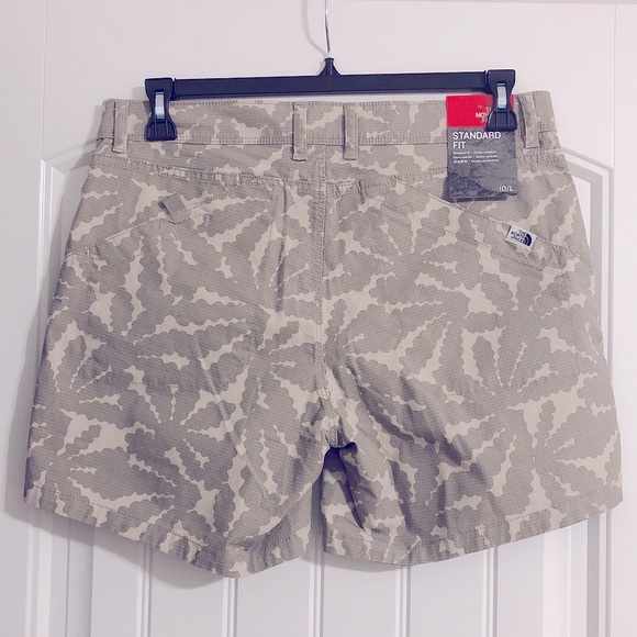 The North Face Camo Shorts Standard Fit, Size 10 New with Tag - Picture 5 of 9